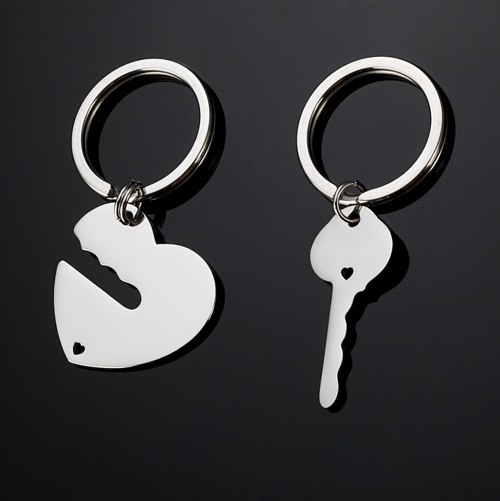 【2025年最新】おしゃれなペアキーホルダーおすすめ5選!